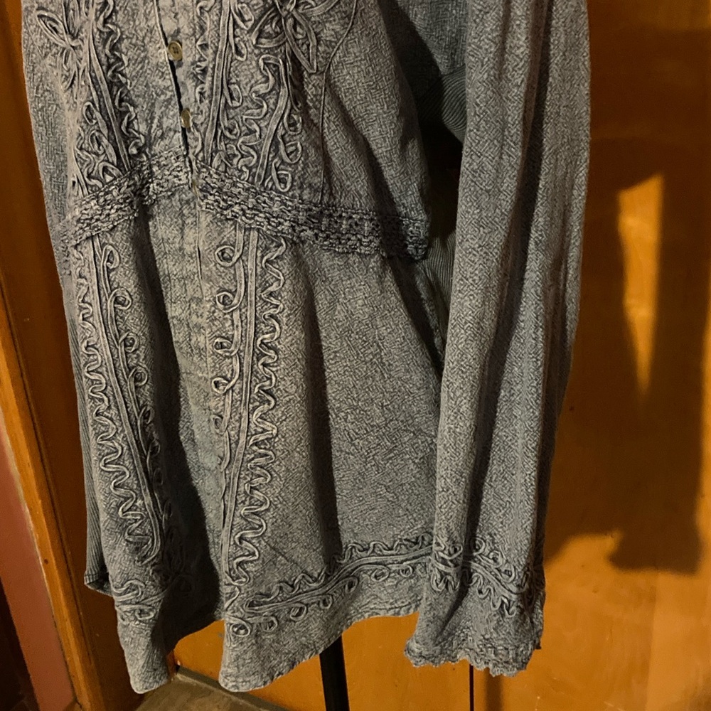The Pyramid Collection Blue Embroidered Top - Picture 4 of 4